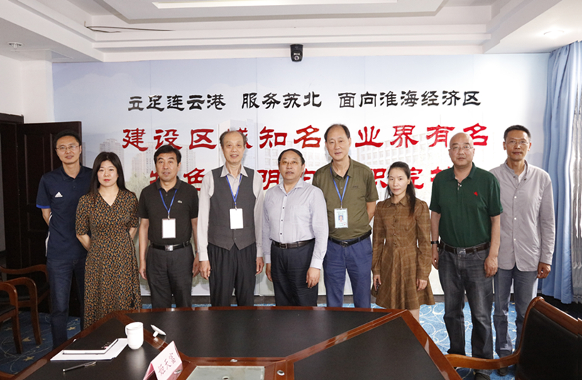 TIYU合影 5-31-2_副本2.jpg TIYU合影 5-31-2_副本2.jpg